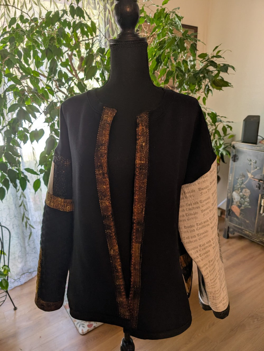 Sit for a Spell Quilted Jacket with Raven & Owls XL